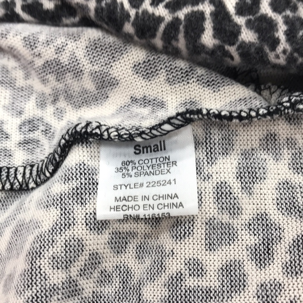 🎁 Poof New York Leopard Twist Back Long Sleeve Top - Picture 7 of 7